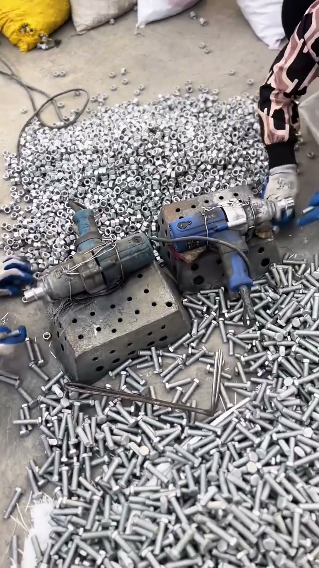 Screw finished installation process- Good tools and machinery make work easy