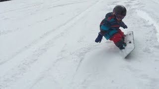 ４歳児が初めてスノーボードを自分の足で滑った３日間の成長です！by LALALA TV 