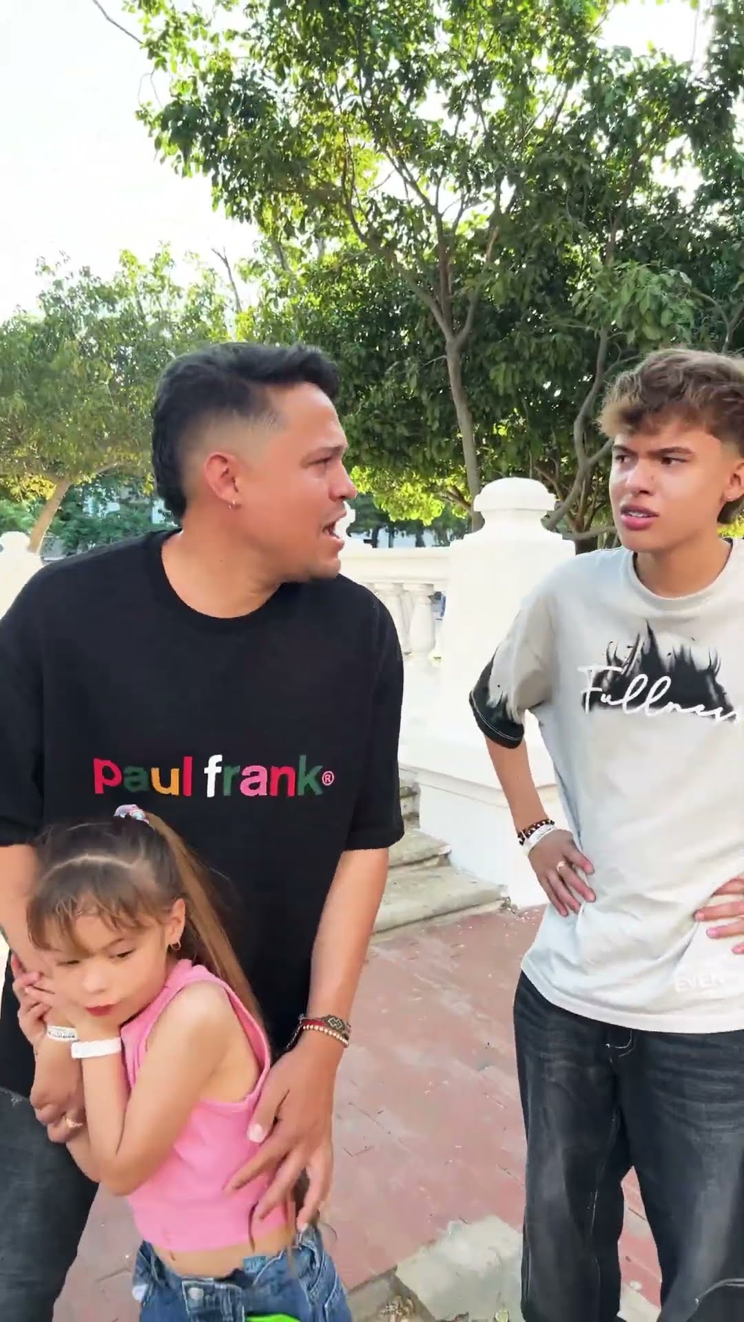 Pov: cuando quiero regalar a mi hermana #humor #cosasdefamilia #comedia #shortviral