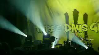 Three Days Grace  - Burn (Live Snippet) @ The Docks, Toronto, ON 26 Dec. 2004