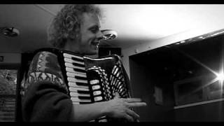 Video thumbnail of "Bedroomdisco TV: Moddi - "Krokstav-emne" acoustic"