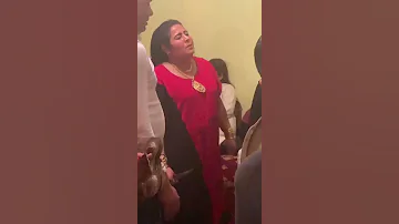 عائشة لبست لحمر ههههههههههه 