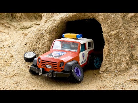Видео: История спасательной команды полицейские машинки игрушечной строительной машины