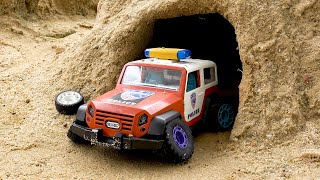 История спасательной команды полицейские машинки игрушечной строительной машины