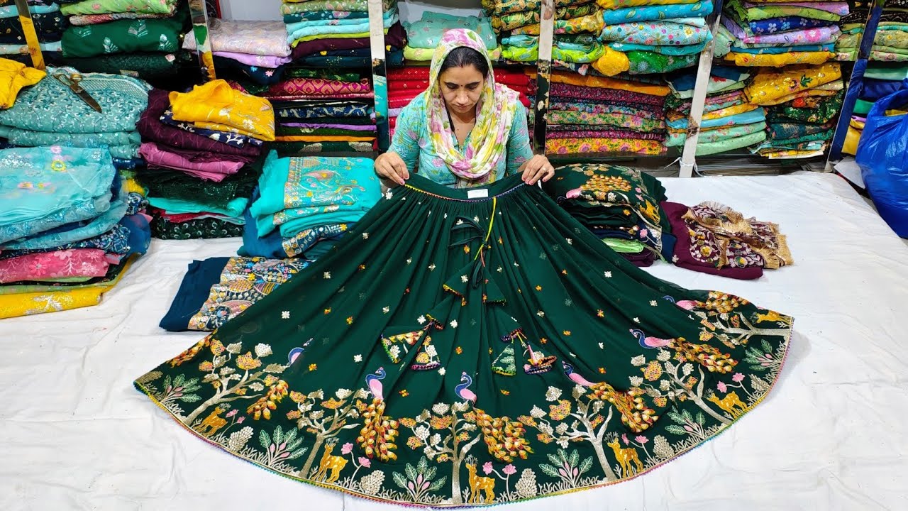 Coustomer's ke order per ready lahengo ke saath mor ki design me lahengo ka shandaar collection!!!!!