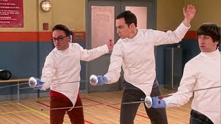 Sheldon, Leonard, Howard y Raj practican ESGRIMA | The Big Bang Theory (Español Latino) screenshot 4