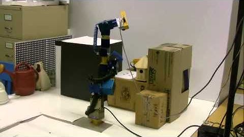 Robot tracking planned feature trajectories (occlusion and obstacle avoidance)