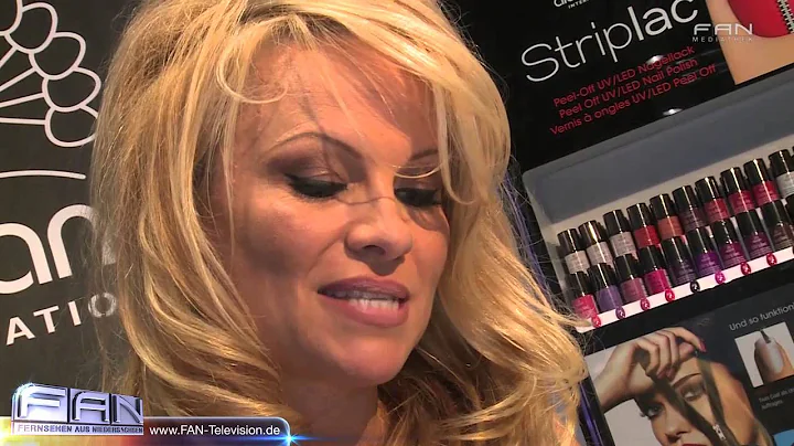 Pam strippt mit Lack, Pamela Anderson, Beauty-Mess...