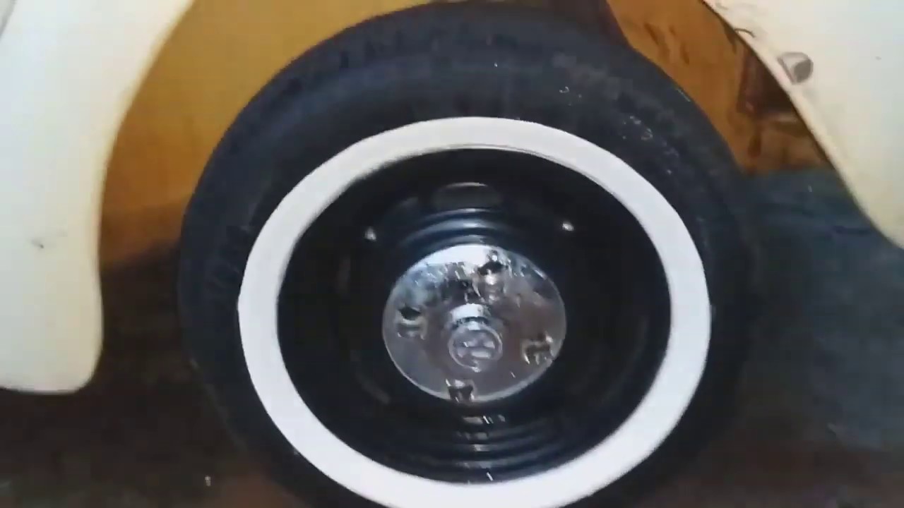 Roda Classica Fusca Preta com Calota Cromada 4 Furos