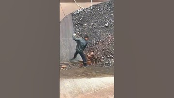 The unloading process of a ship carrying pebbles- Good tools and machinery make work easy