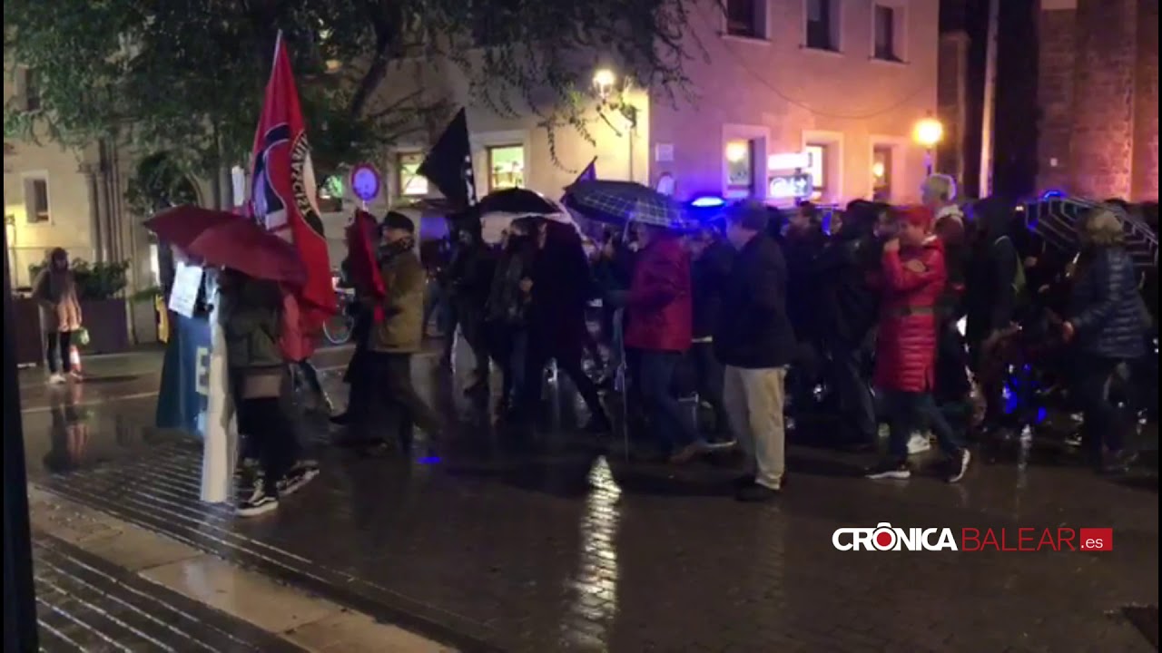 Más de 200 personas se manifiestan en Palma “contra el fascismo” - YouTube