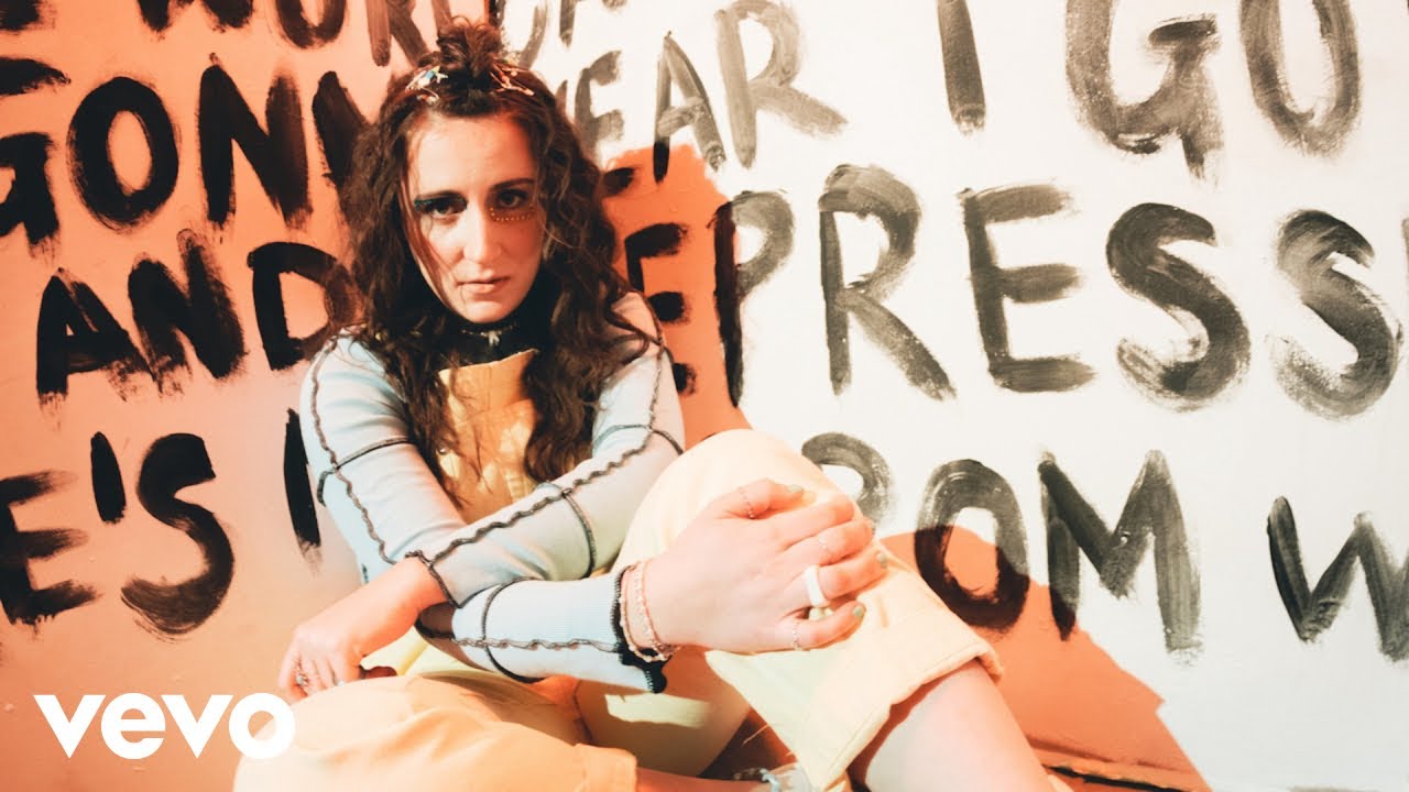 Mira Lea G - IRRELEVANT (Official Video) en YouTube Mira Lea G - IRRELEVANT (Official Video) en YouTube