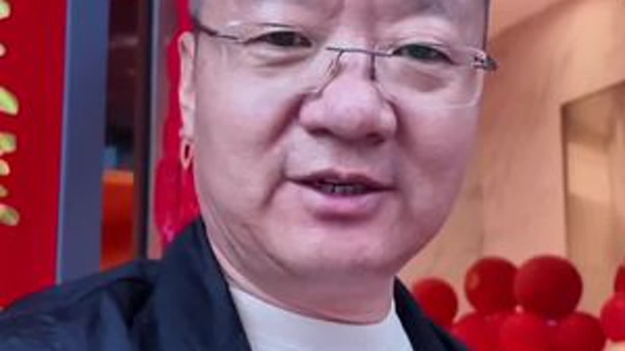 侄子今天结婚： 这天点儿也太不赶巧了，凌晨四点就飘起了没头没尾的小雨，淅淅沥沥的没完。今儿可是我侄子大婚的正日子，一点不耽误事儿才好。 我二哥头天晚上陪客喝了酒，早上肯定没法开车。得，接送他这...