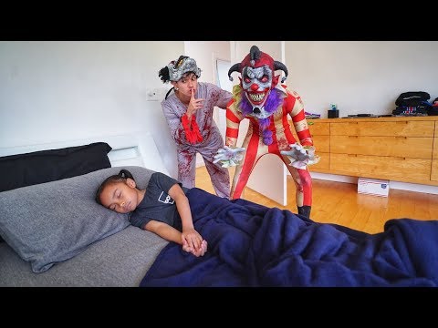 funny-clown-prank-on-little-sister!