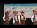 ようちえん、「よいこのおゆうぎかい」の「小さなトナカイ」で踊り