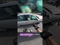 Байкер оказался свидетелем аварии на дороге.