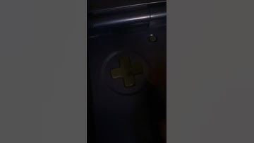 Pressing the right dpad button on a game boy advance sp