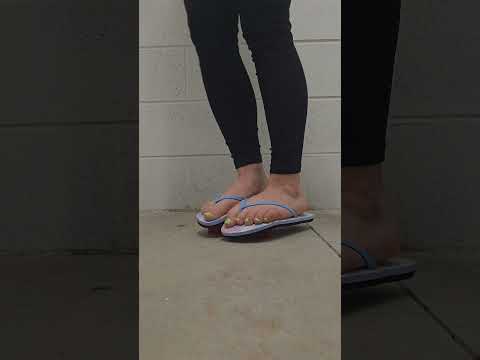 Train crush in flip flops #crushexperiment #modeltrains #asmrcrush