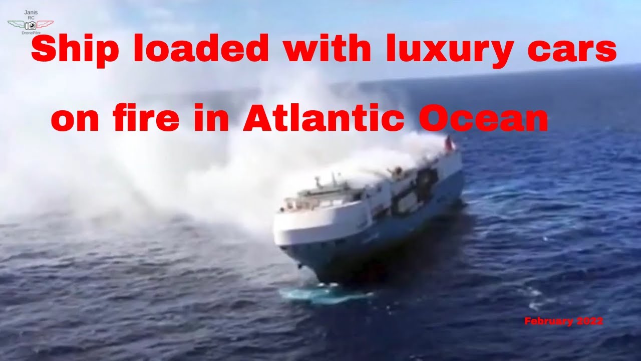 В Атлантике горит судно, груженное автомобилями. В Атлантике горит судно Felicity Ace.