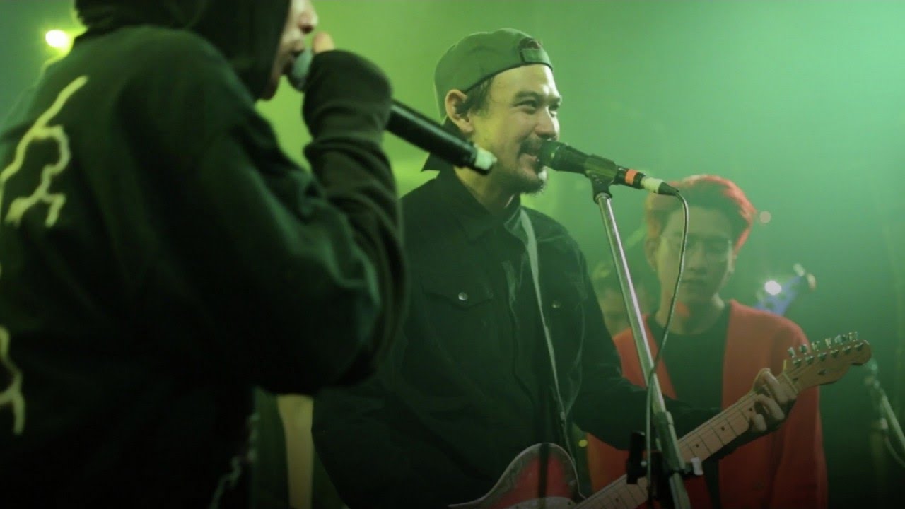 ปกเพลง กลัว — FLY