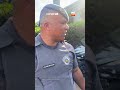 Homem nu destrói portão de motel após confusão com funcionária