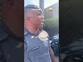 Homem nu destrói portão de motel após confusão com funcionária