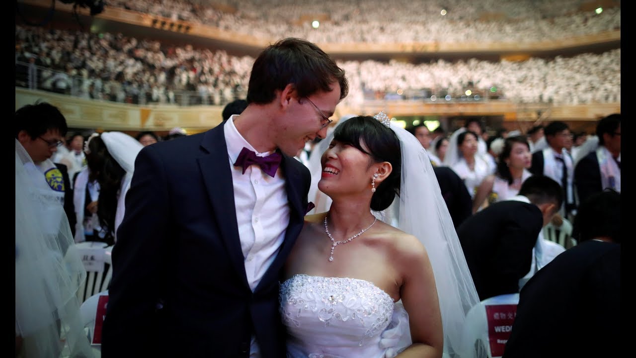Thousands tie the knot at controversial South Korea church