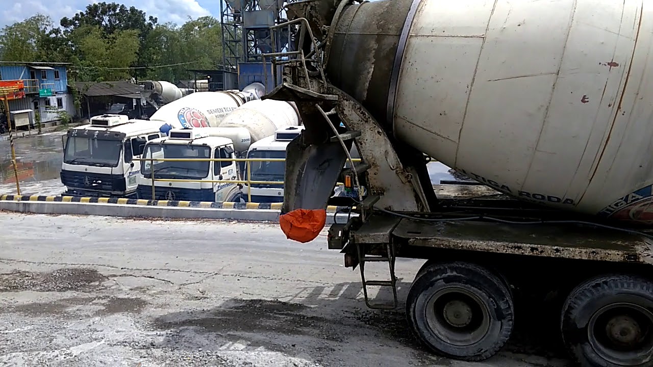 truck cement mixer - YouTube