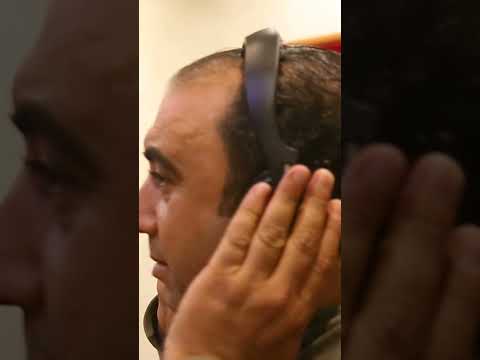 اثناء تسجيل الأغنية من الاستديو