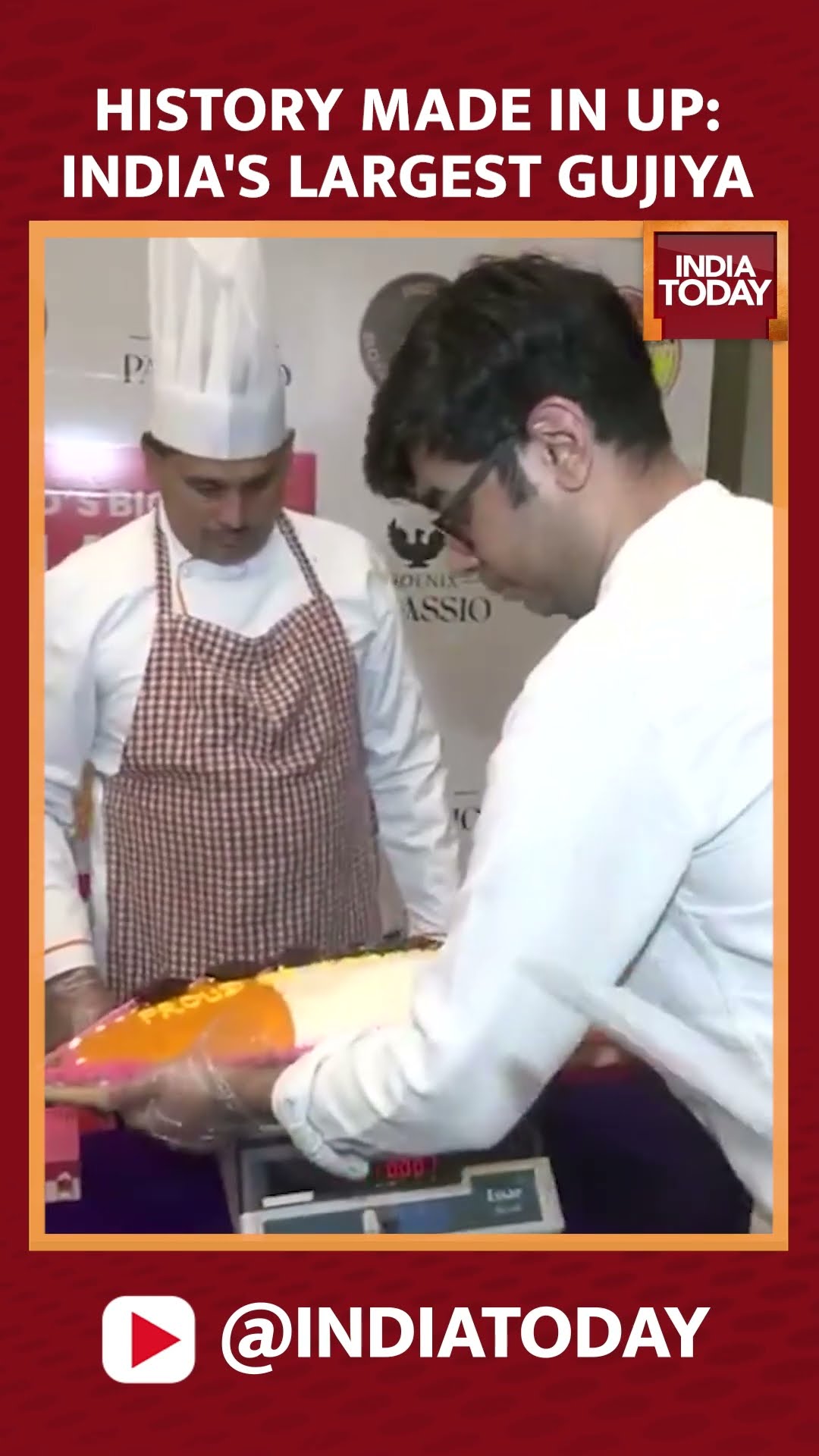 Lucknow's Sweet Shop Prepares India's Largest Gujiya, Enters In India Book Of Records #holi2025