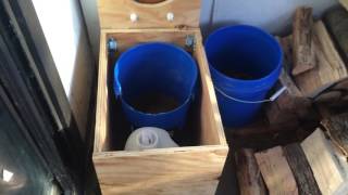 DIY cheap composting toilet Compost toilet DIY cheap with urine diverter.