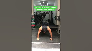 Flexão de braço com pés apoiado sob o banco - Prof. Matheus Gomes #shorts