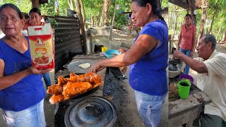Preparando Un Desayuno Alitas De Pollo Frita Empanizada