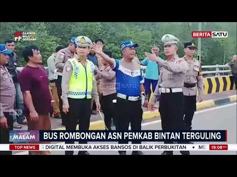 Bus Rombongan ASN Pemkab Bintan Terguling | BeritaSatu Malam