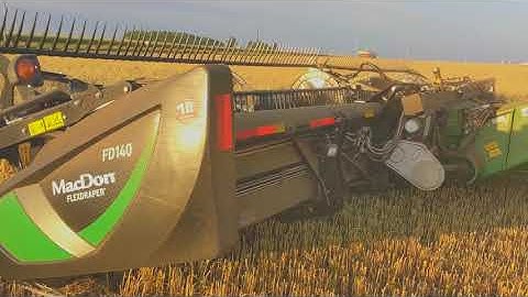 Randy Loder MacDon FD135 / Oats