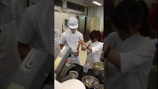 20180619 原味杯子重奶油蛋糕 6 擠麵糊
