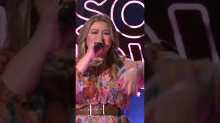 Anne Hathaway and Kelly Clarkson duet [the Kelly Clarkson show]#music #song #shortvideo #cover