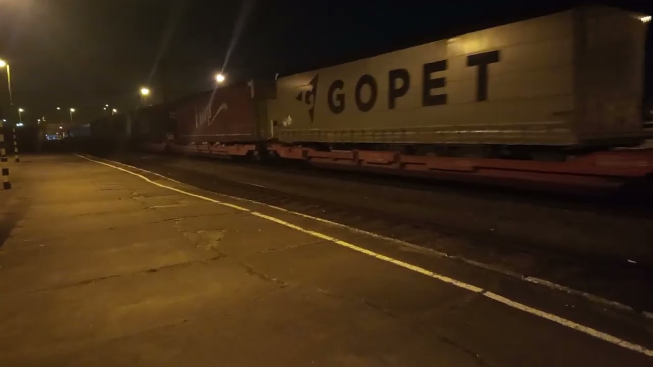 Obb Taurus érkezik Szolnokra tehervonatal 