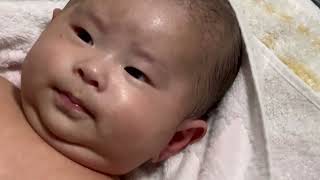 はーい🙋‍♀️ちゃっぽですよー♨️👶着替えからお風呂、そしてミルク🍼とお母さんに代わってオトンが育児😆✌️✨