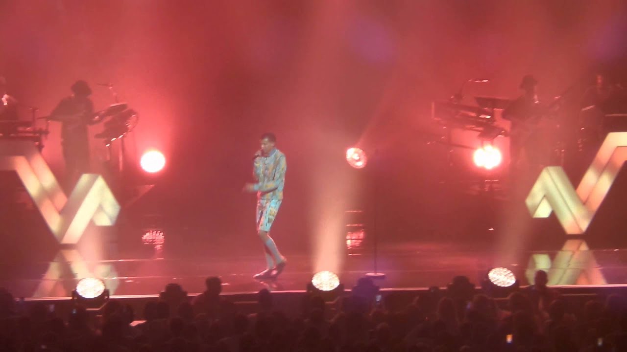 Stromae Papaoutai live Zenith Paris 09/04/14