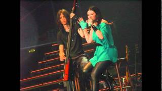 Laura Pausini - Medley Soft (Live Verona 2009 - Radiovisione RTL 102.5) 14 di 22 screenshot 5