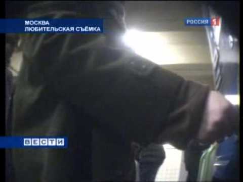 В московском метро "зайцы" скачут через турникеты под полонез Огинского