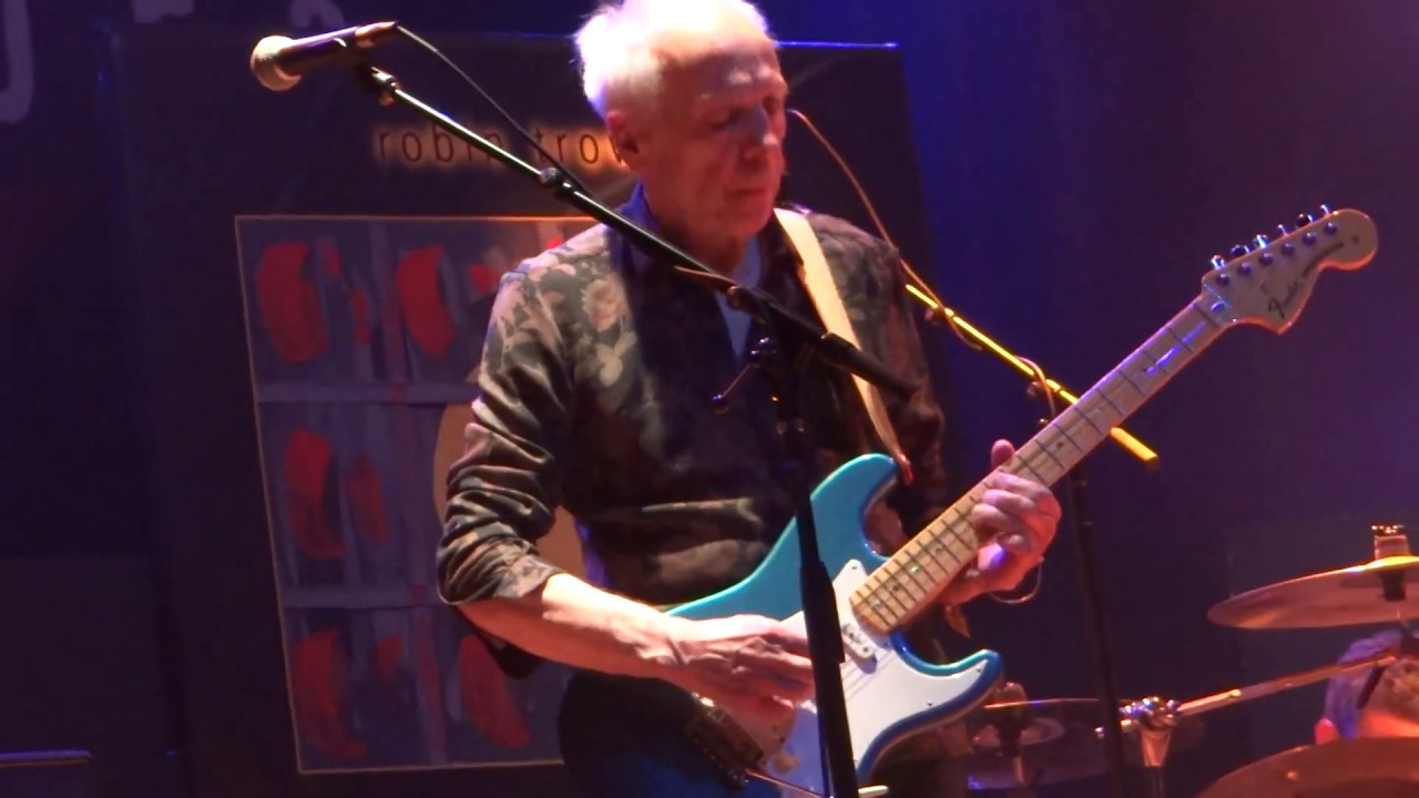 Robin Trower Live 2017 =] The Turning [= Houston HoB, Tx - 5/5 rock and roll hand sign