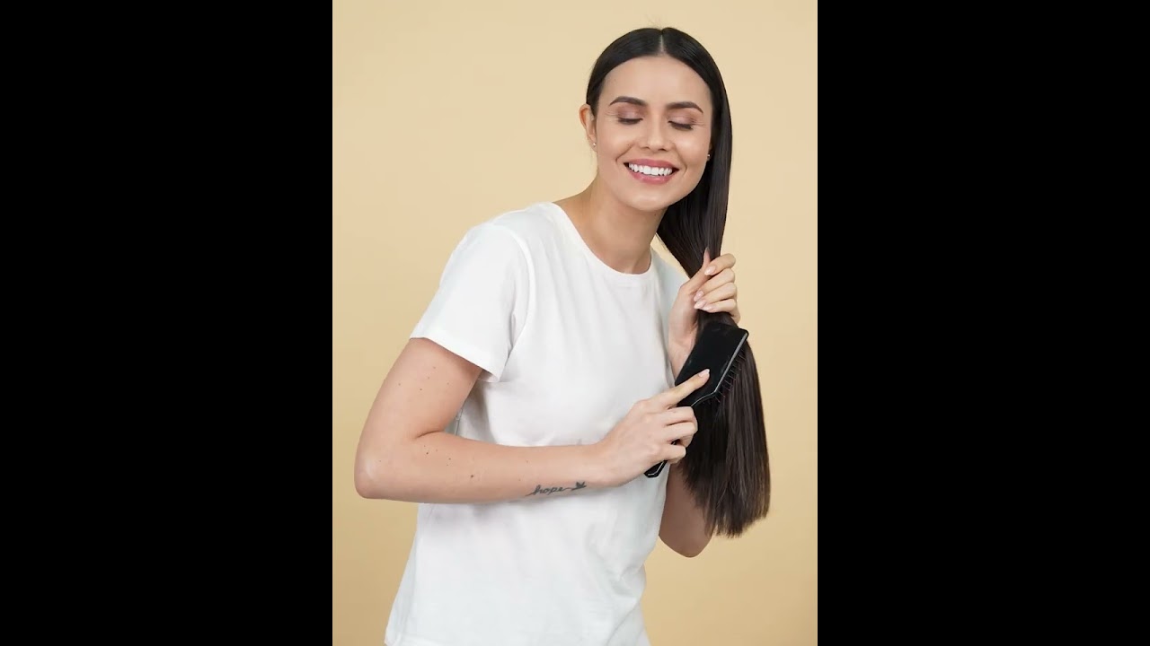 Phillauri Red Onion Black Seed Oil Strong, Smooth and Silky, Anti Dandruff Shampoo