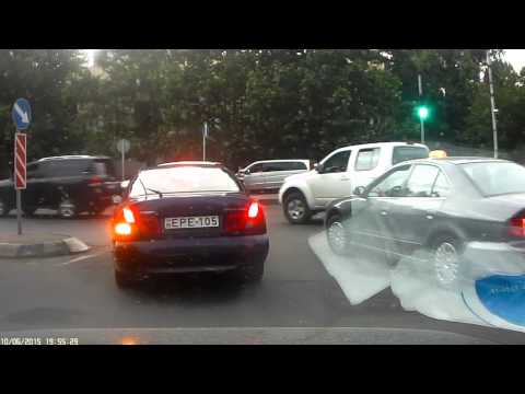 ქართველი \"ვაჟკაცი\" მობილურზე საუბრობს.