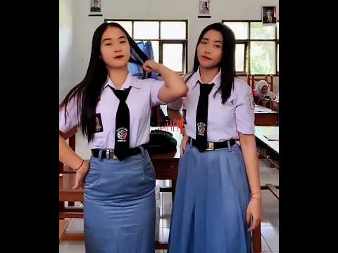 [TikTok] Cewek SMA Rok Ketat Licin (Part 3)