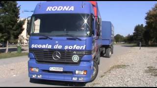 Mersul cu spatele în linie dreaptă și în curbă, autocamion și remorcă