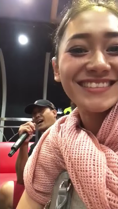Vita Alvia Duet bareng ayahnya