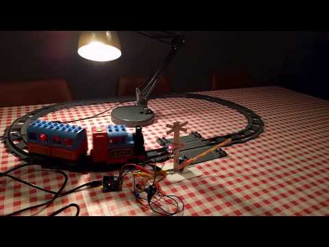 Railway crossing built with the micro:bit