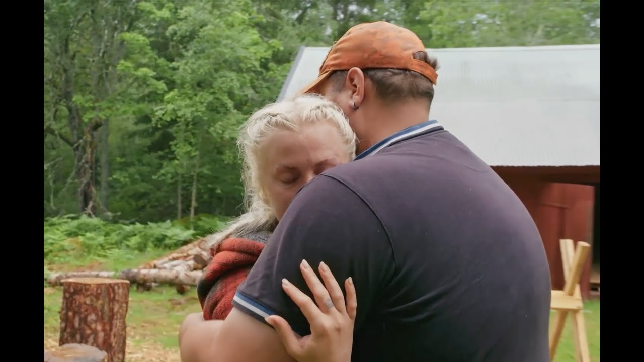 Här behöver Erik trösta Amanda Kniberg efter valet i Farmen  | TV4 & TV4 Play